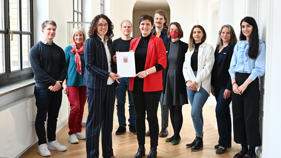 Hessische Wissenschaftsministerin Angela Dorn (l) mit Katja Urbatsch (r), Gründerin von ArbeiterKind.de | Foto: wissenschaft.hessen.de
