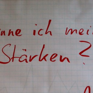 Flipchartbild auf dem steht: "Kenne ich meine Stärken?" (Foto: ArbeiterKind.de) 