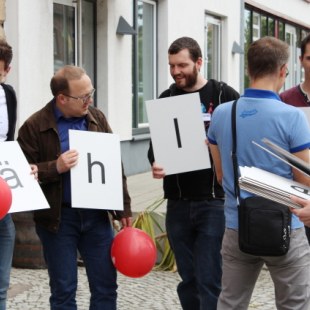 Regionaltreffen Baden-Württemberg in Karlsruhe: Aufteilung zum Gruppenfoto (Foto: ArbeiterKind.de)